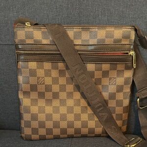 Elegant Brown Louis vuitton Checkered Messenger Bag